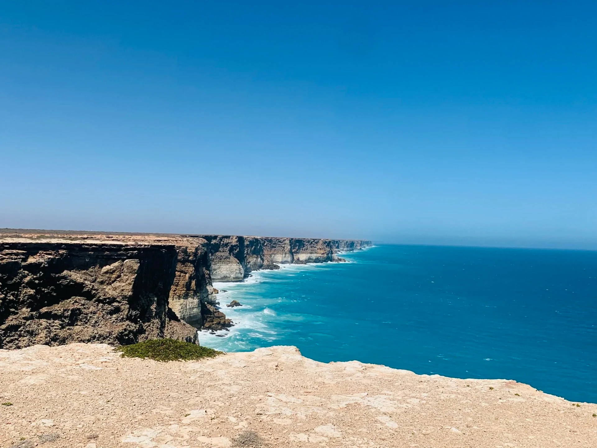 Nullarbor and Southern Ocean Tour — A journey from Perth to Adelaide exploring Australia's southern edge, crossing the Nullarbor Plain and visiting scenic coastal towns.